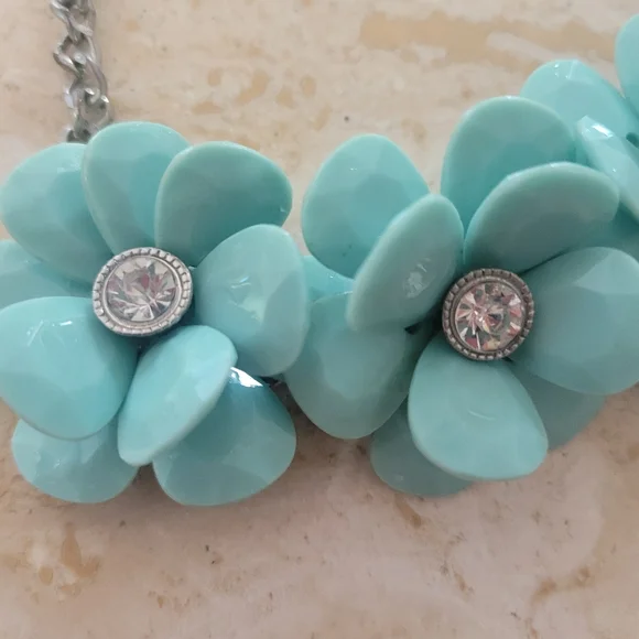 Vintage Floral Necklace - Picture 9 of 10